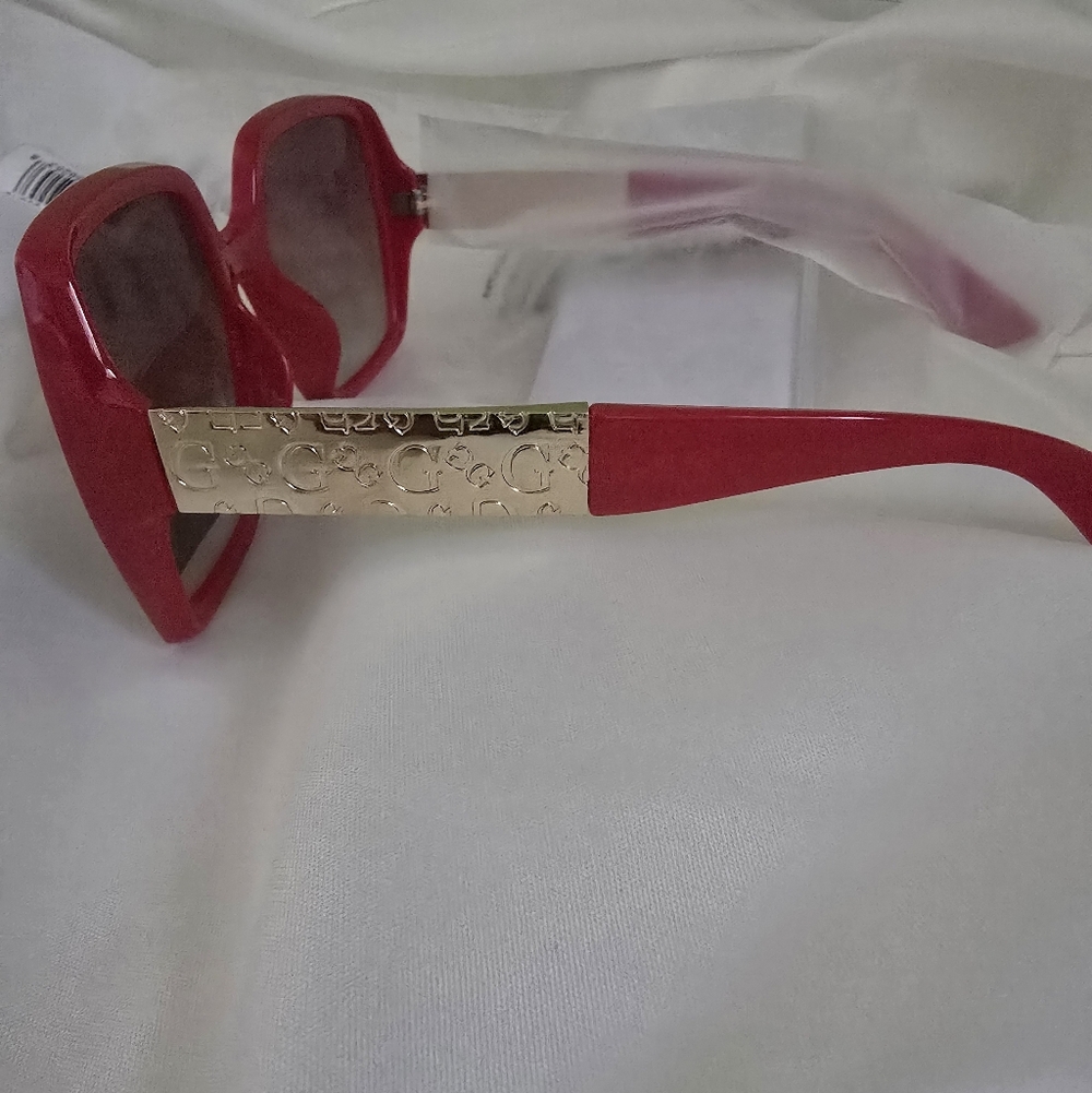 Guess Red Gold Monogram Square Oversized Sunglasses - Picture 4 of 6